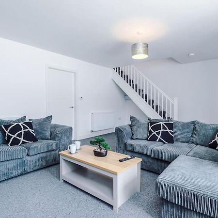 Stylish Four Bedroom House In St Helens By Eason Stays, For Contractors Digs And Weekend Stays, With Free Parking Exteriör bild