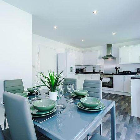 Stylish Four Bedroom House In St Helens By Eason Stays, For Contractors Digs And Weekend Stays, With Free Parking Exteriör bild