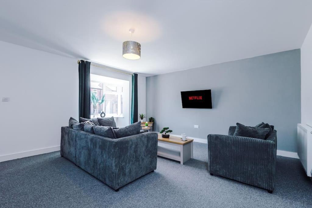 Stylish Four Bedroom House In St Helens By Eason Stays, For Contractors Digs And Weekend Stays, With Free Parking Exteriör bild
