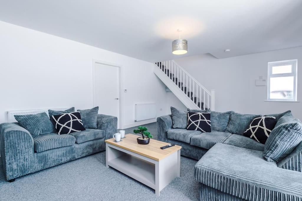 Stylish Four Bedroom House In St Helens By Eason Stays, For Contractors Digs And Weekend Stays, With Free Parking Exteriör bild
