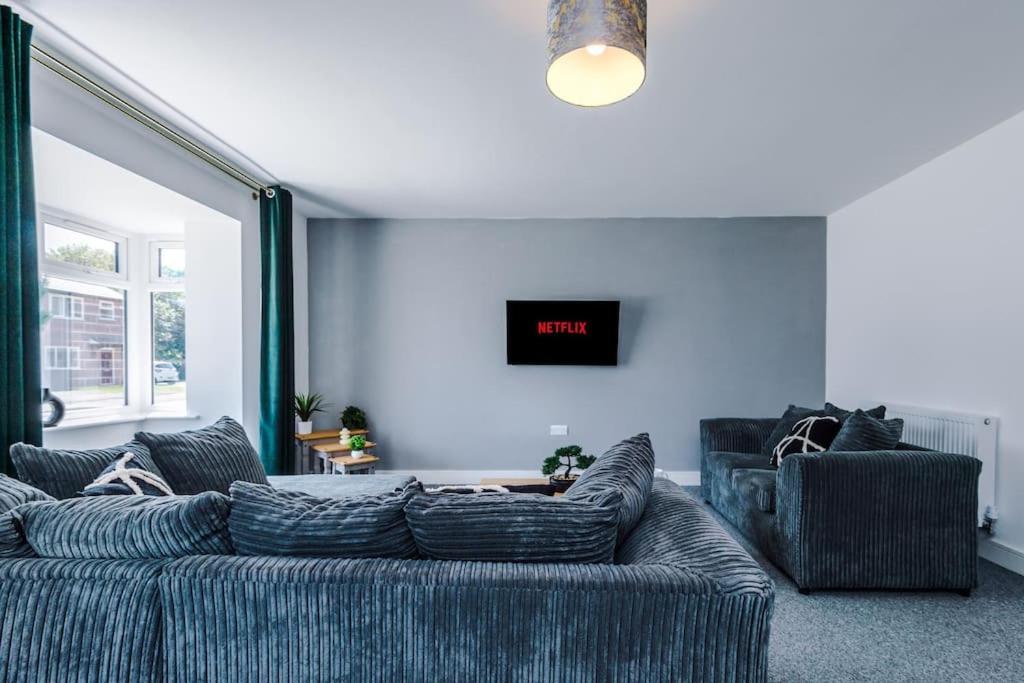 Stylish Four Bedroom House In St Helens By Eason Stays, For Contractors Digs And Weekend Stays, With Free Parking Exteriör bild