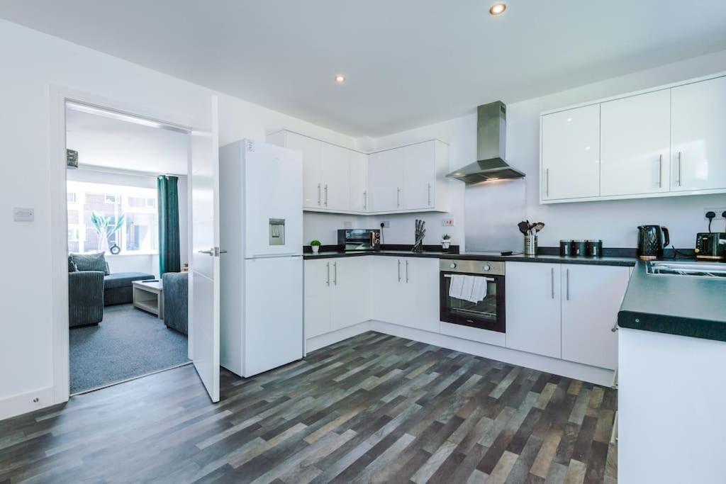 Stylish Four Bedroom House In St Helens By Eason Stays, For Contractors Digs And Weekend Stays, With Free Parking Exteriör bild