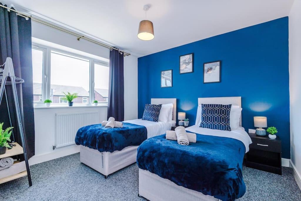 Stylish Four Bedroom House In St Helens By Eason Stays, For Contractors Digs And Weekend Stays, With Free Parking Exteriör bild
