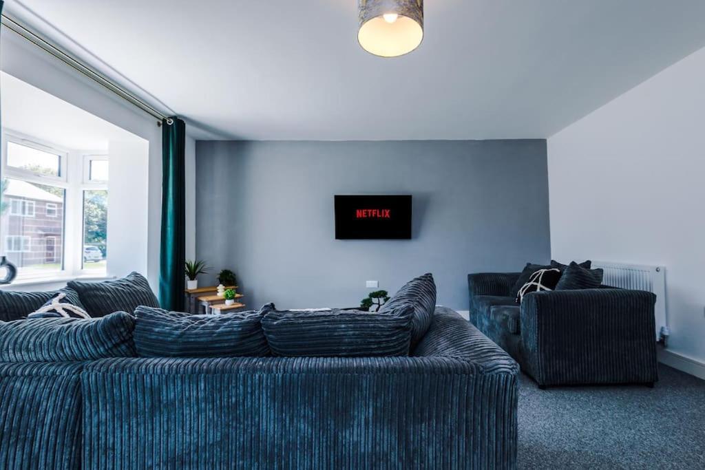 Stylish Four Bedroom House In St Helens By Eason Stays, For Contractors Digs And Weekend Stays, With Free Parking Exteriör bild