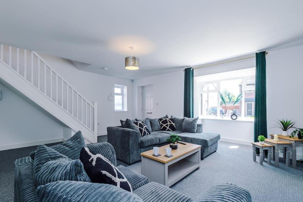 Stylish Four Bedroom House In St Helens By Eason Stays, For Contractors Digs And Weekend Stays, With Free Parking Exteriör bild