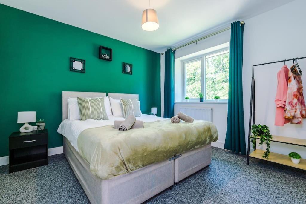 Stylish Four Bedroom House In St Helens By Eason Stays, For Contractors Digs And Weekend Stays, With Free Parking Exteriör bild