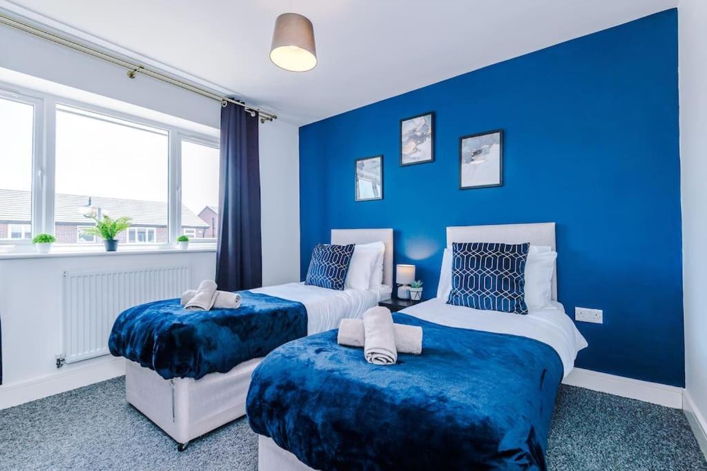 Stylish Four Bedroom House In St Helens By Eason Stays, For Contractors Digs And Weekend Stays, With Free Parking Exteriör bild