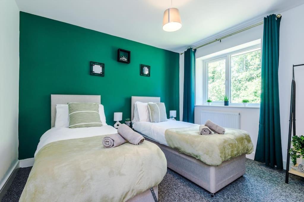 Stylish Four Bedroom House In St Helens By Eason Stays, For Contractors Digs And Weekend Stays, With Free Parking Exteriör bild