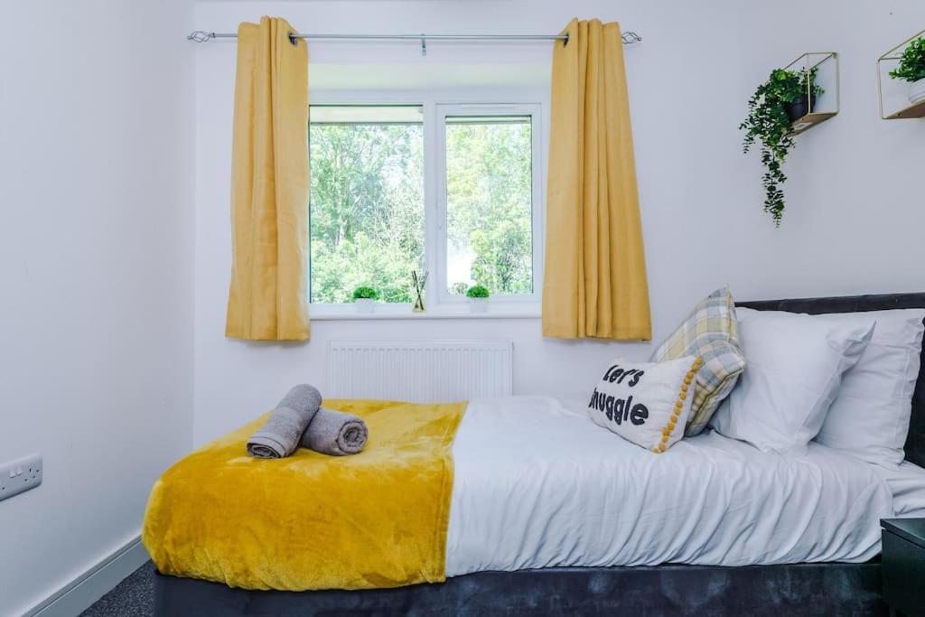 Stylish Four Bedroom House In St Helens By Eason Stays, For Contractors Digs And Weekend Stays, With Free Parking Exteriör bild